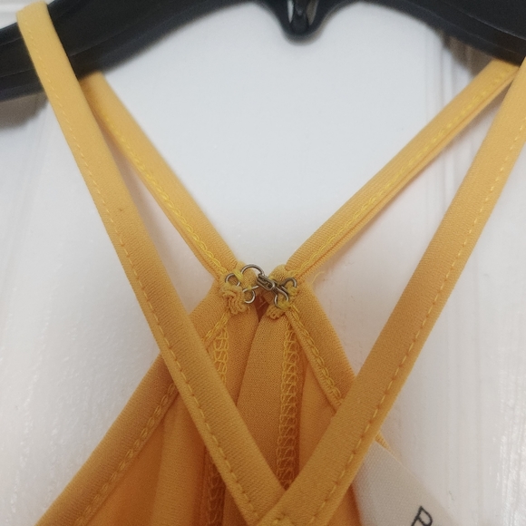 BCBGeneration Keyhole Ruffle Top - Picture 3 of 6